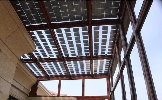 有一個結合光伏和別墅光伏的陽光房