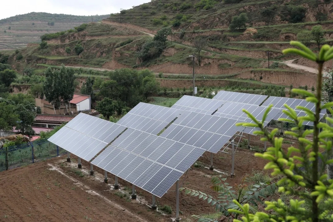 光伏發(fā)電為貧困家庭帶來(lái)陽(yáng)光收入(圖1) 光伏發(fā)電收入