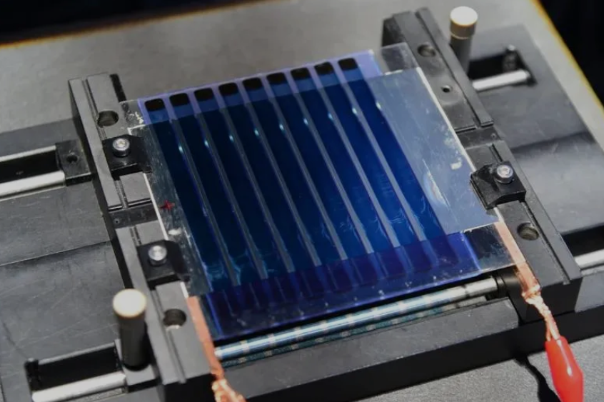 韓國研究開發(fā)的太陽能光伏噴涂汽車可以提供能(圖1) 光伏發(fā)電哪個(gè)廠家正規(guī)